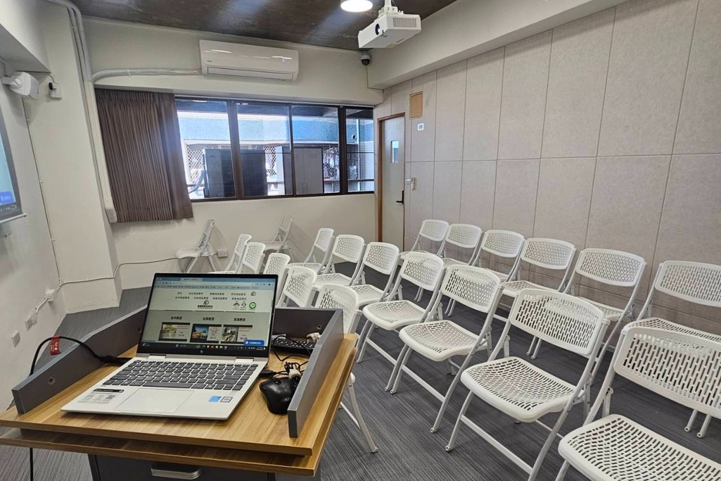 純椅子-橫向21個座位