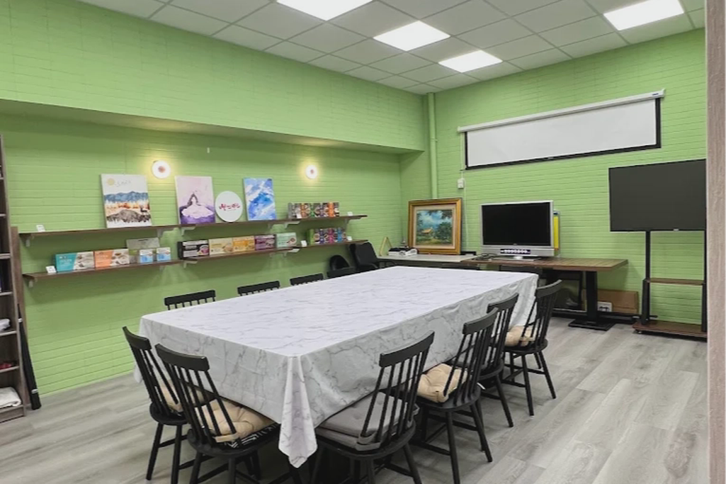 中和樂活會議空間│停車限量免費及優惠│中原捷運站步行4分鐘│團體會議課程│暢銷美食餐點供應