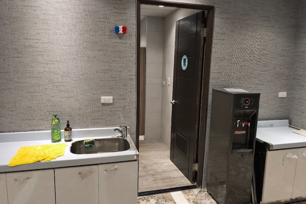 中和40人開放式空間│停車限量免費及優惠│中原捷運站步行4分鐘│團體會議課程│暢銷美食餐點供應