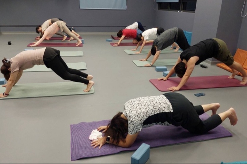 中和動態多功能教室│停車限量免費及優惠│中原捷運站步行4分鐘、公車第二戶政站│有氧瑜珈體適能│暢銷美食餐點供應