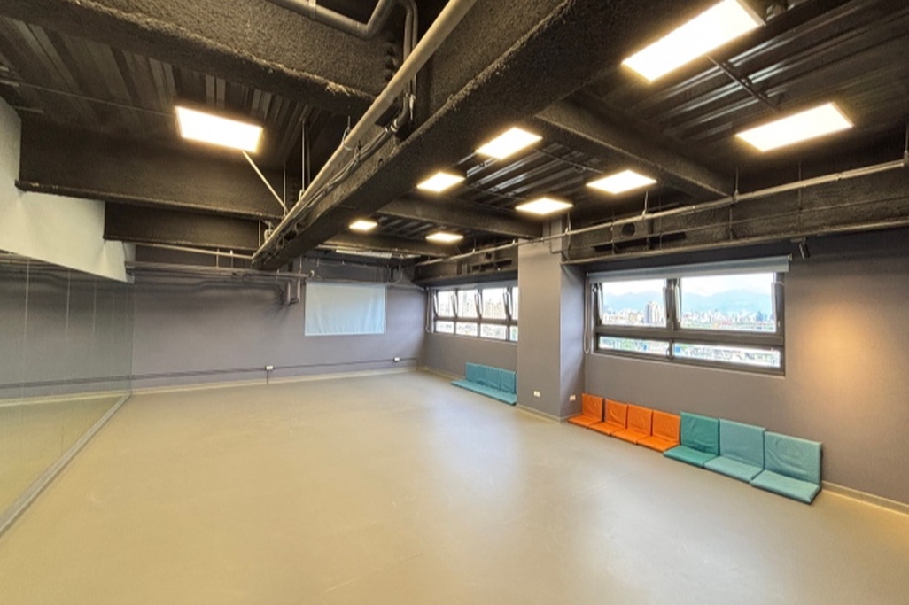 中和動態多功能教室│停車限量免費及優惠│中原捷運站步行4分鐘、公車第二戶政站│有氧瑜珈體適能│暢銷美食餐點供應