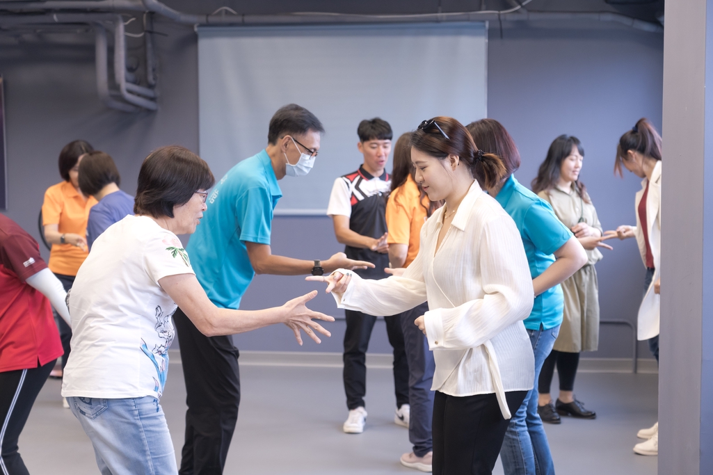 📚中和瑜珈有氧課教室🎋│講座課程🎤│停車限量免費及優惠│🚇中原捷運站步行4分鐘│🍱美食餐點｜中正9927瑜珈