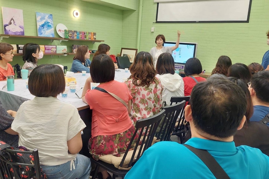 3~20人講座課程🎤團體聚會📽️慶生抓週｜停車限量免費及優惠│中原捷運站4分鐘｜☕🍽️暢銷美食｜992720人空間