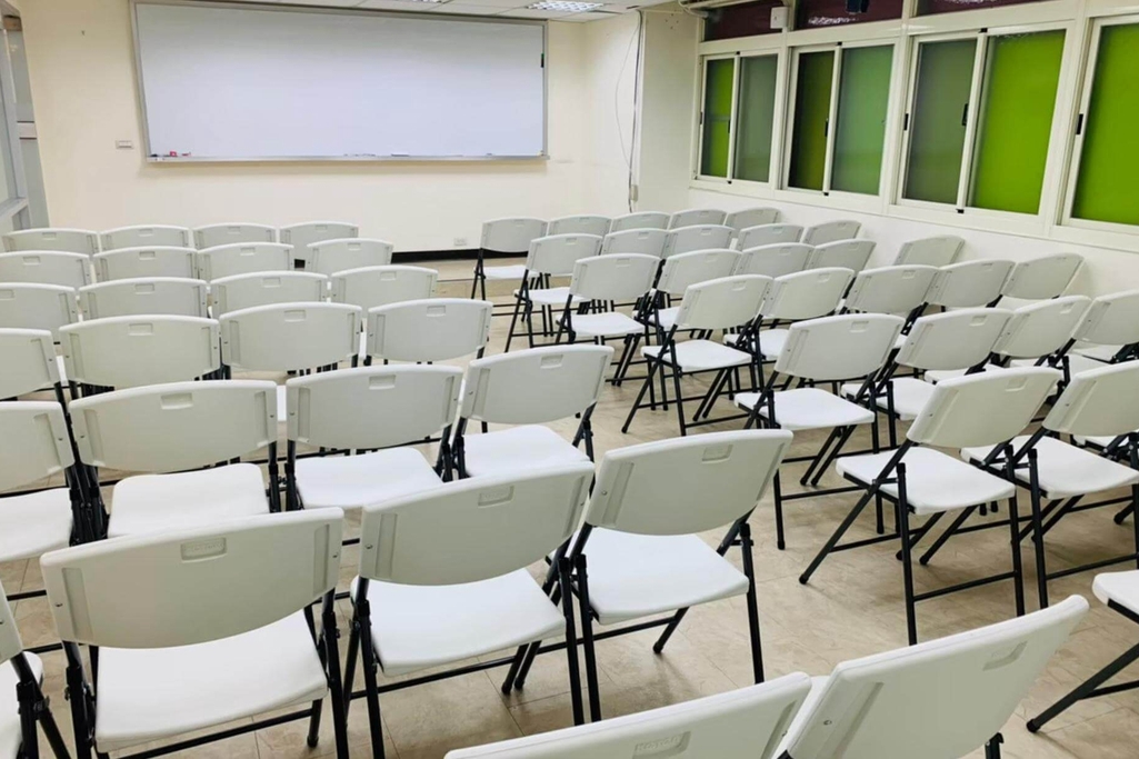 🚆捷運北車Z2出口2分鐘｜🪑50~65人｜📽投影音響｜🧊RO飲水｜📍新光三越正後方｜消建安合格｜許昌4A