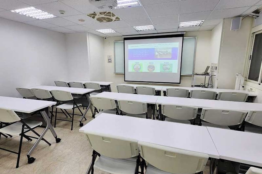 🚆捷運北車Z2出口2分鐘｜🪑29~40人｜📽投影音響｜🧊RO飲水｜📍新光三越正後方｜消建安合格｜許昌4B