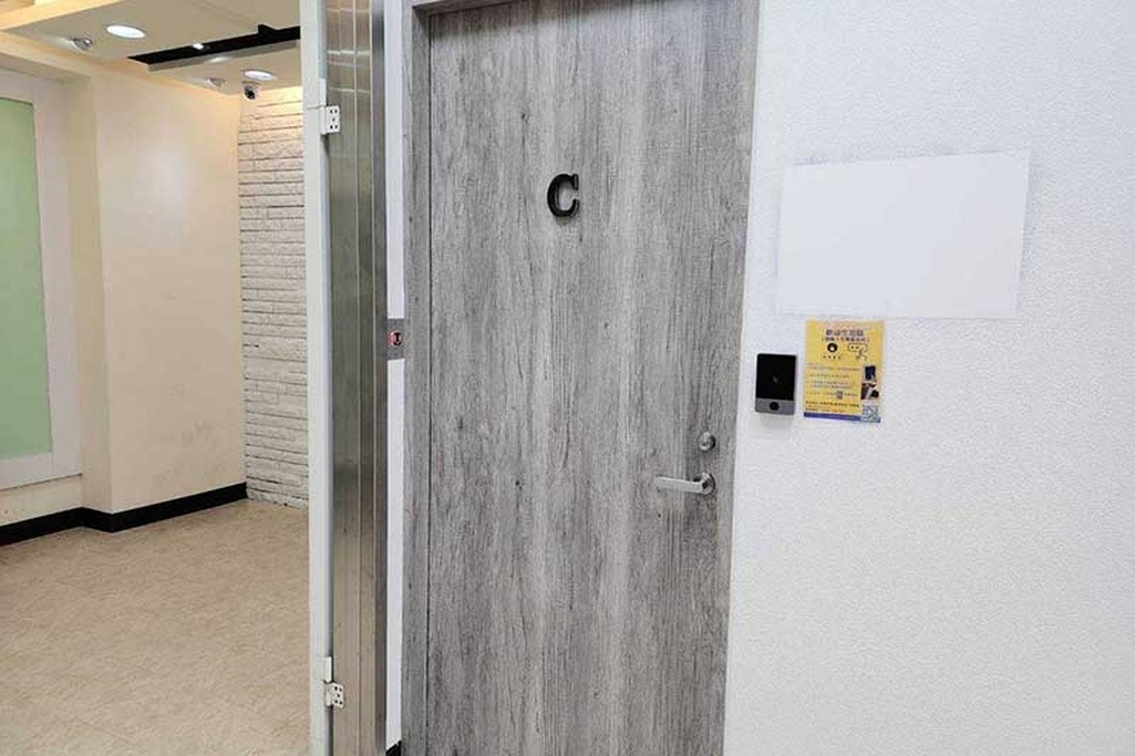 🚆捷運北車Z2出口2分鐘｜🪑29~40人｜📽投影音響｜🧊RO飲水｜📍新光三越正後方｜消建安合格｜許昌4C