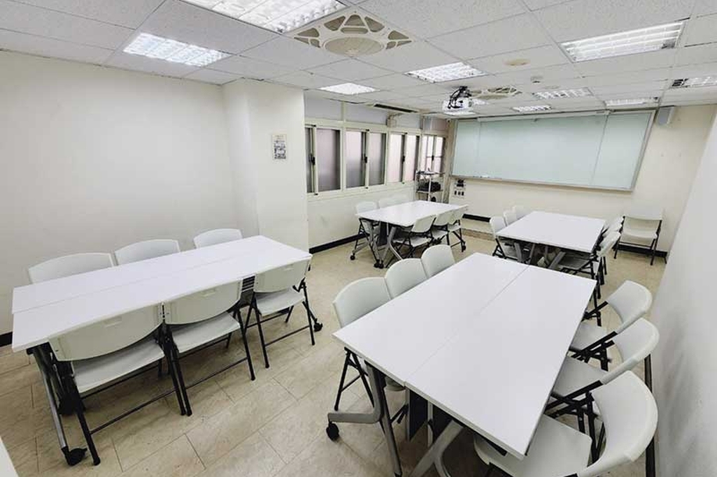 🚆捷運北車Z2出口2分鐘｜🪑29~40人｜📽投影音響｜🧊RO飲水｜📍新光三越正後方｜消建安合格｜許昌4C