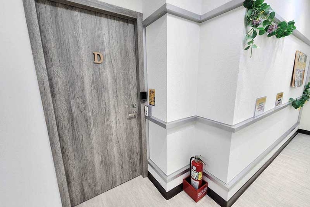 🚆捷運北車Z2出口2分鐘｜🪑21~30人｜📽投影音響｜🧊RO飲水｜📍新光三越正後方｜消建安合格｜許昌4D