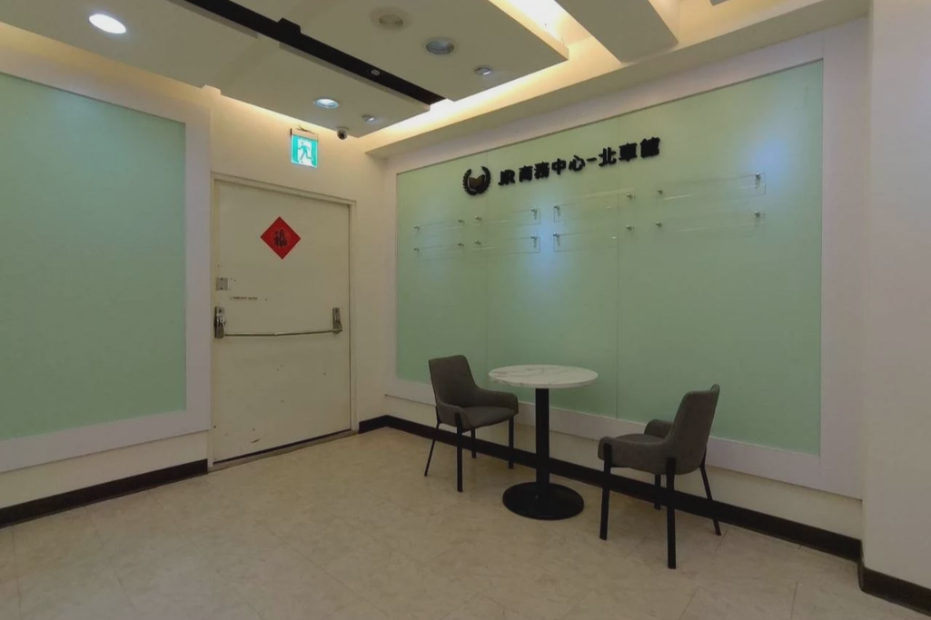 🚆捷運北車Z2出口2分鐘｜🪑21~30人｜📽投影音響｜🧊RO飲水｜📍新光三越正後方｜消建安合格｜許昌4D