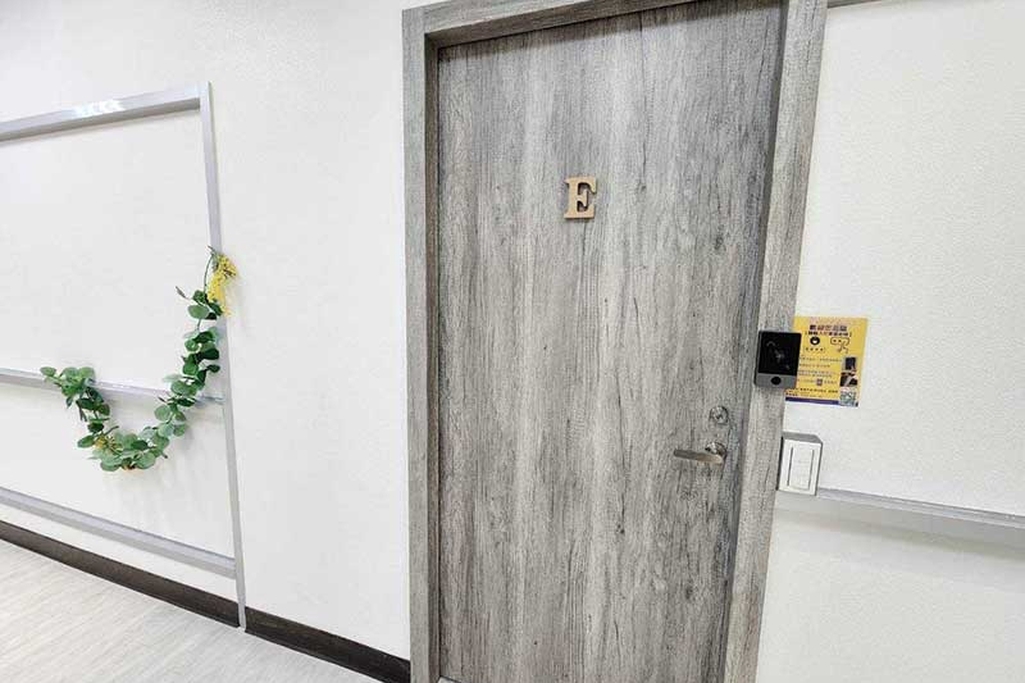 🚆捷運北車Z2出口2分鐘｜🪑12~30人｜📽投影音響｜🧊RO飲水｜📍新光三越正後方｜消建安合格｜許昌4E