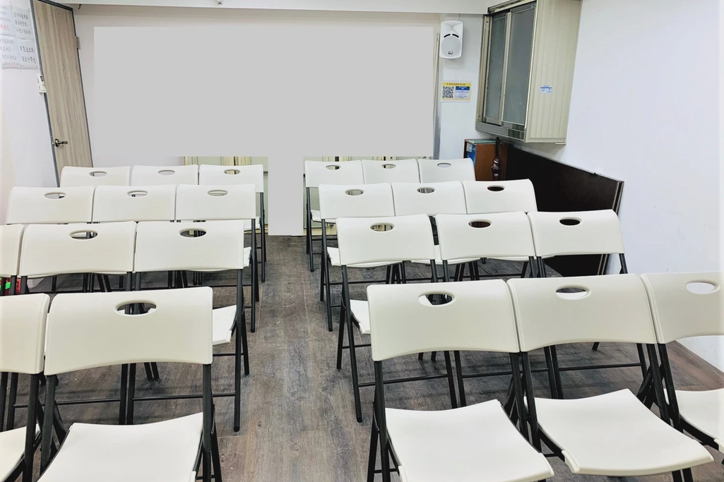 🚆捷運北車Z10出口6分鐘｜🪑18~24人｜📽投影音響｜🧊提供飲水機｜📍重慶南路武昌街口｜金融B