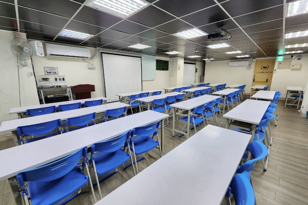 🚆捷運臺大醫院4出口6分鐘｜🪑54~70人｜📽投影音響｜🧊提供飲水機｜📍重慶南路近襄陽路｜世界A