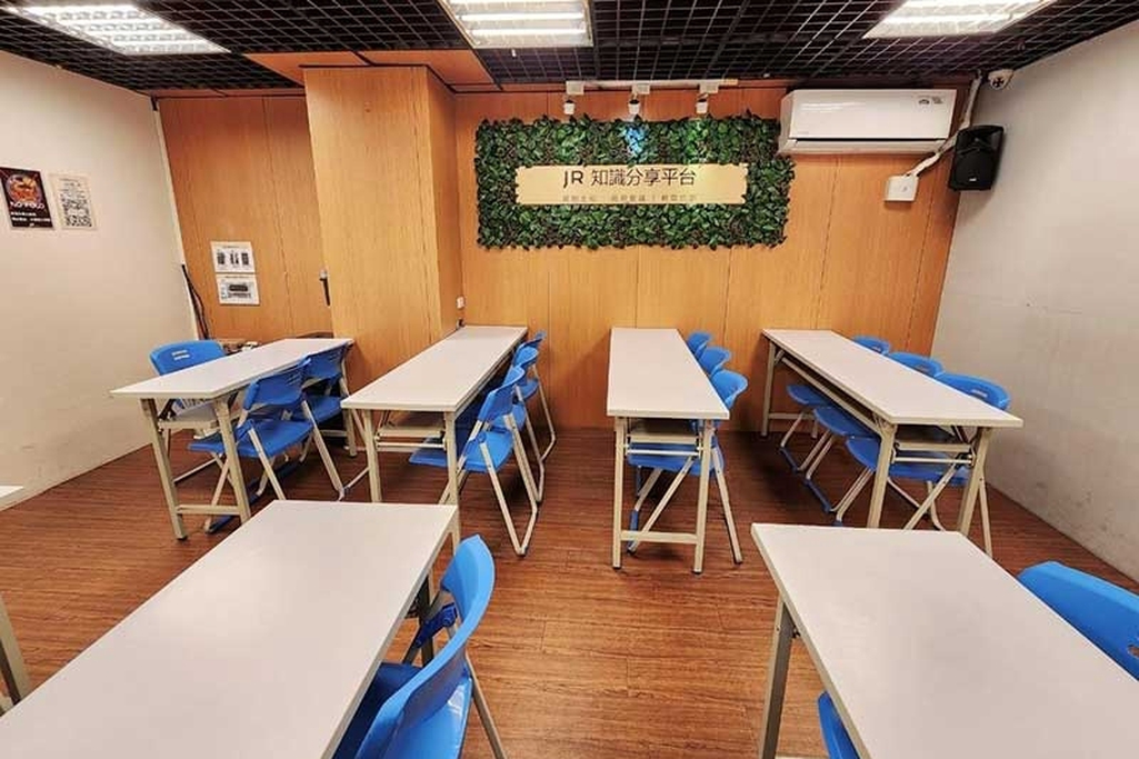 🚆捷運臺大醫院4出口6分鐘｜🪑20~30人｜📽投影音響｜🧊提供飲水機｜📍重慶南路近襄陽路｜世界C