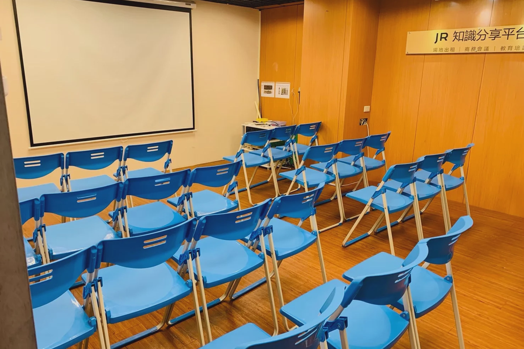 🚆捷運臺大醫院4出口6分鐘｜🪑20~30人｜📽投影音響｜🧊提供飲水機｜📍重慶南路近襄陽路｜世界C