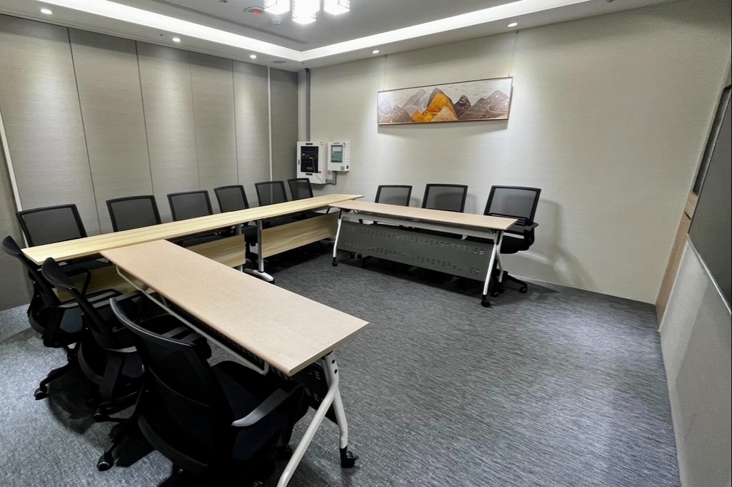 信義區｜市政府站100公尺｜12-15人貴賓室｜電視投影・白板・Wi-Fi
