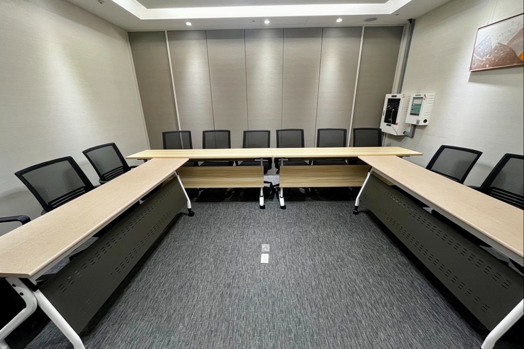 信義區｜市政府站100公尺｜12-15人貴賓室｜電視投影・白板・Wi-Fi