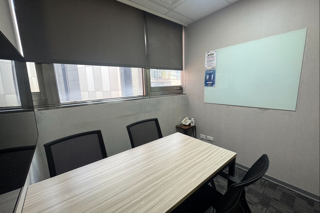 信義區｜市政府站100公尺｜4人會議室｜電視投影・白板・Wi-Fi