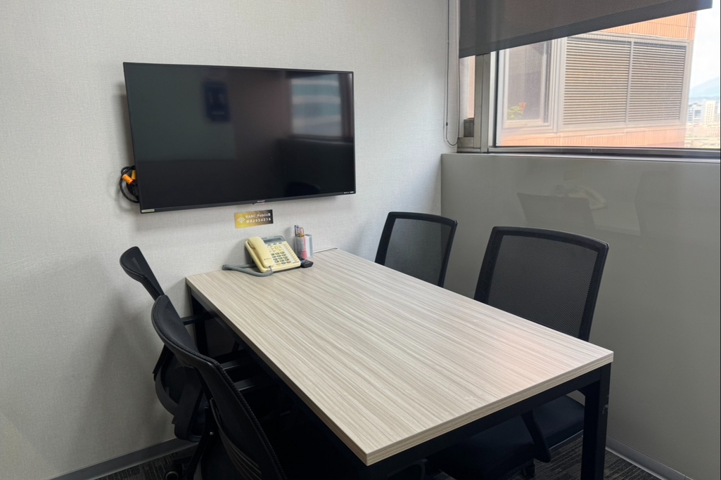 信義區｜市政府站100公尺｜4人會議室｜電視投影・白板・Wi-Fi
