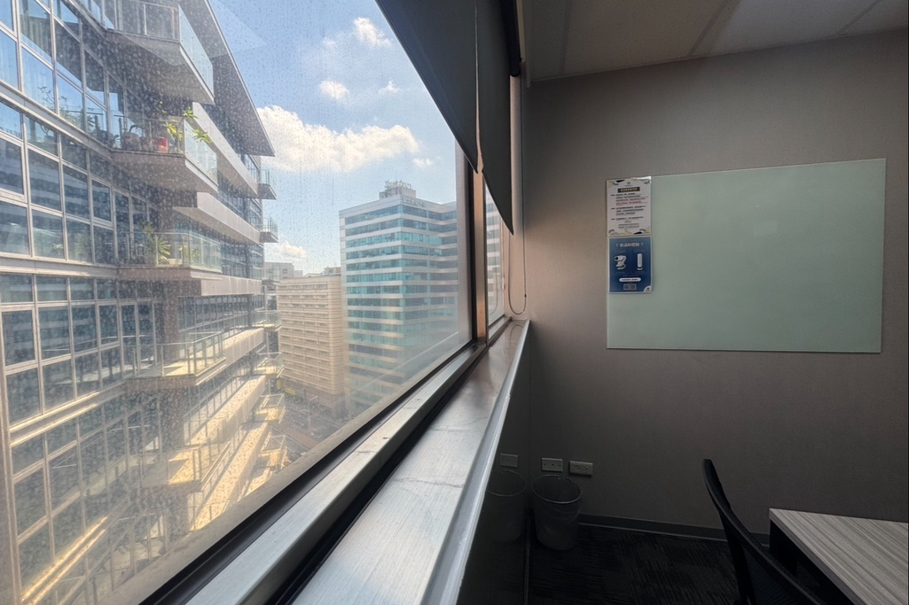 信義區｜市政府站100公尺｜4人會議室｜電視投影・白板・Wi-Fi