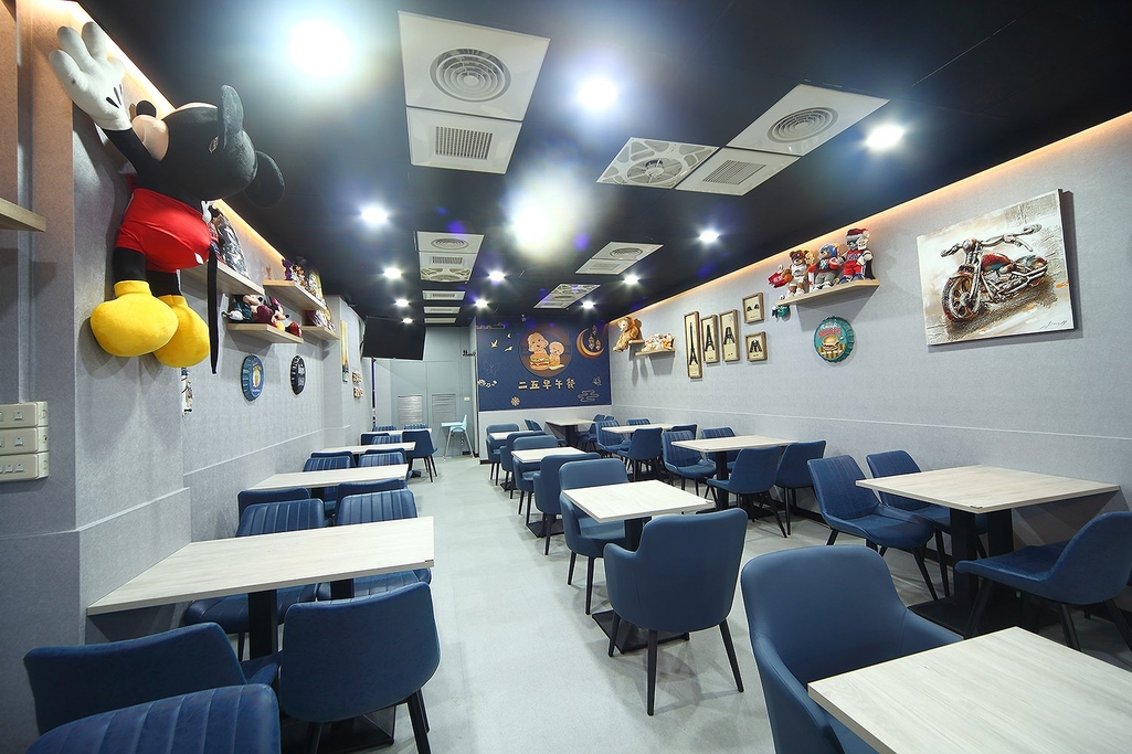 淡水舒適餐飲空間出租，室內約30多坪、44席座位，提供水冷設備，環境寬敞舒適，適合聚會、課程、講座、活動、拍攝及團體包場